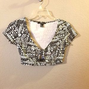 Forever 21 Womens Black/White Abstract Print Short Sleeve Crop Top Size Small
